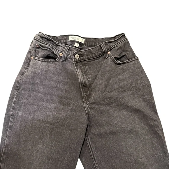 Abercrombie & Fitch Black Curve Love 90s Relaxed Jean High Rise - Picture 2 of 6